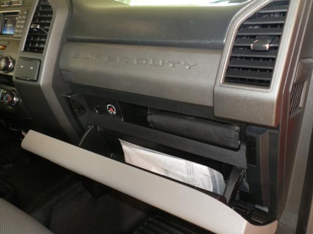 Ford Super Duty F-250 Vehicle Full-screen Gallery Image 28