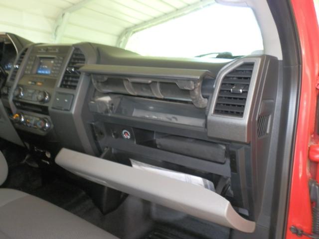 Ford Super Duty F-250 Vehicle Full-screen Gallery Image 29