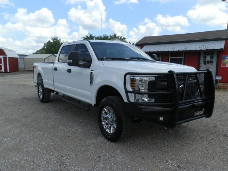 Ford Super Duty F-250 SRW Vehicle Full-screen Gallery Image 03