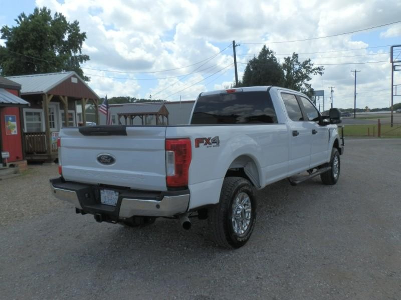 Ford Super Duty F-250 SRW Vehicle Full-screen Gallery Image 04