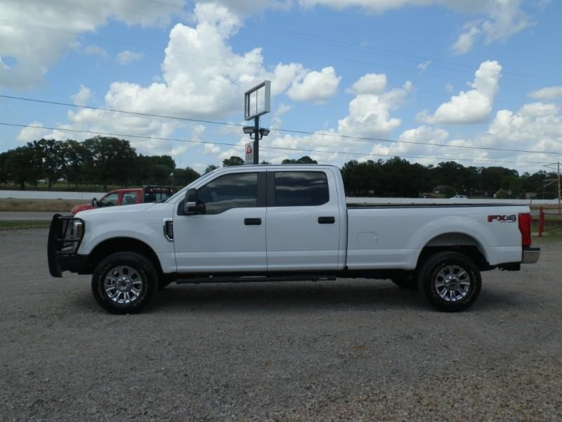 Ford Super Duty F-250 SRW Vehicle Full-screen Gallery Image 05