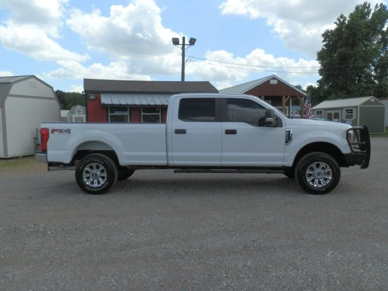 Ford Super Duty F-250 SRW Vehicle Full-screen Gallery Image 06