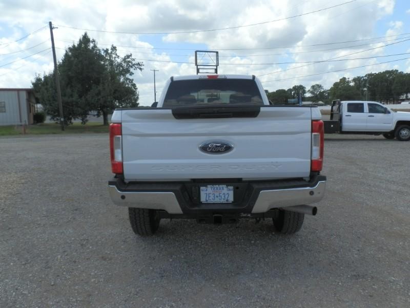 Ford Super Duty F-250 SRW Vehicle Full-screen Gallery Image 08