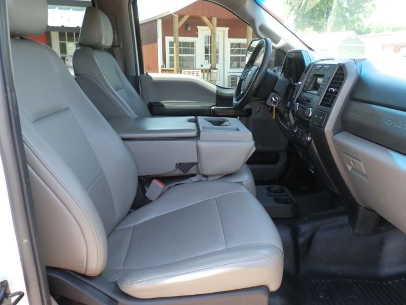 Ford Super Duty F-250 SRW Vehicle Full-screen Gallery Image 11