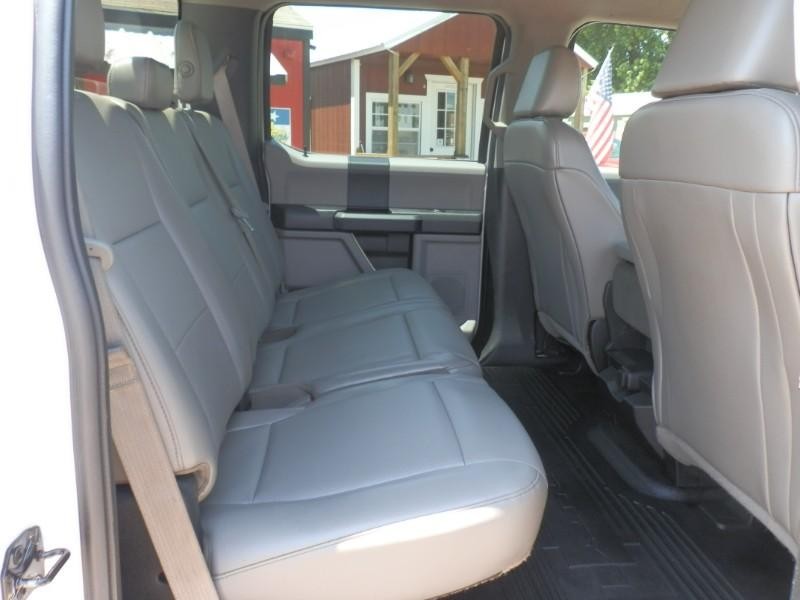 Ford Super Duty F-250 SRW Vehicle Full-screen Gallery Image 12