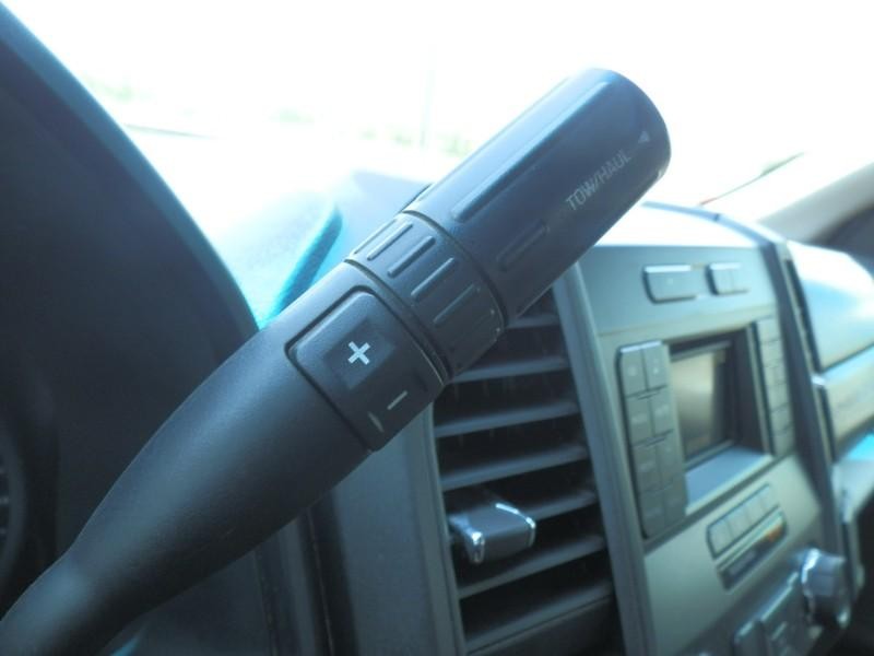 Ford Super Duty F-250 SRW Vehicle Full-screen Gallery Image 20