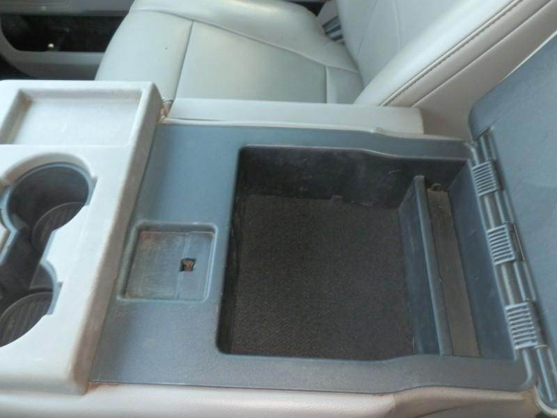 Ford Super Duty F-250 SRW Vehicle Full-screen Gallery Image 25