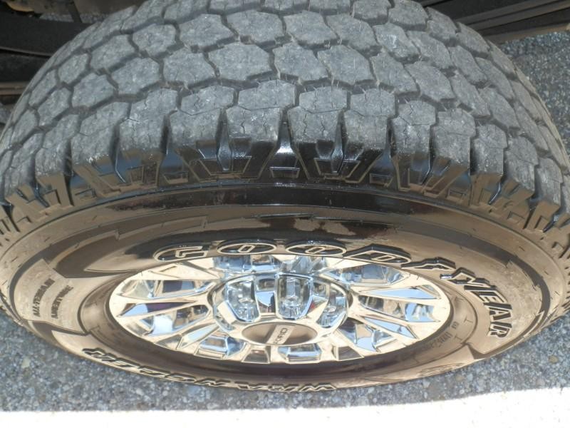 Ford Super Duty F-250 SRW Vehicle Full-screen Gallery Image 35