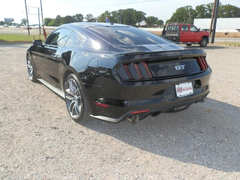 Ford Mustang Vehicle Full-screen Gallery Image 02