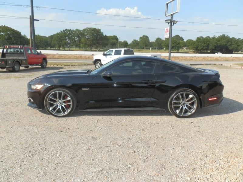 Ford Mustang Vehicle Full-screen Gallery Image 05