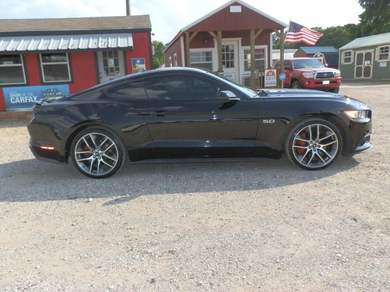 Ford Mustang Vehicle Full-screen Gallery Image 06