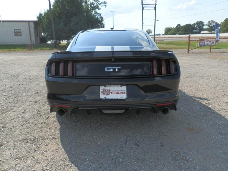 Ford Mustang Vehicle Full-screen Gallery Image 08