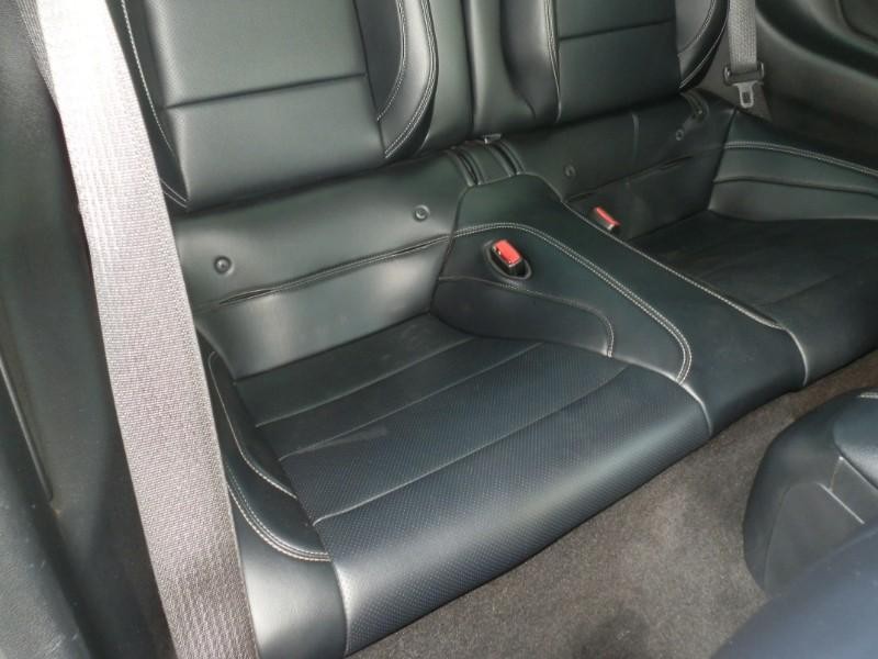 Ford Mustang Vehicle Full-screen Gallery Image 12