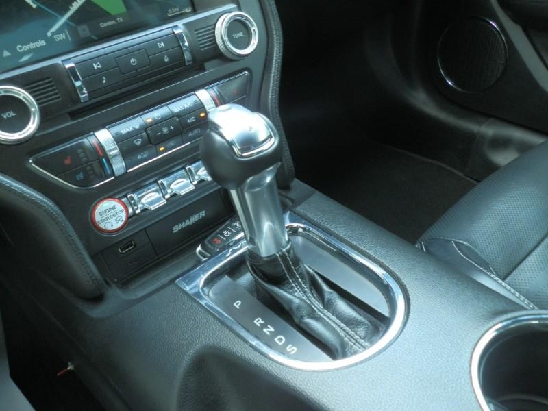 Ford Mustang Vehicle Full-screen Gallery Image 20