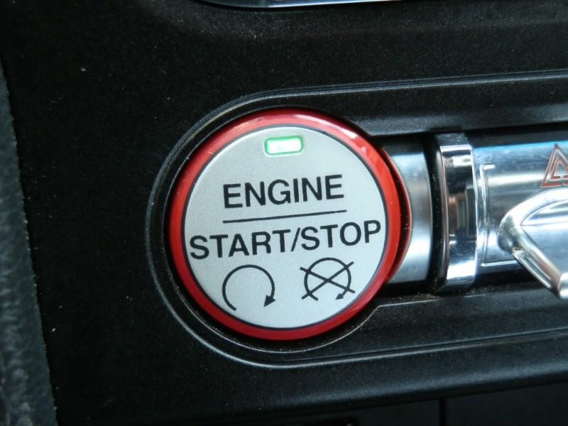 Ford Mustang Vehicle Full-screen Gallery Image 23