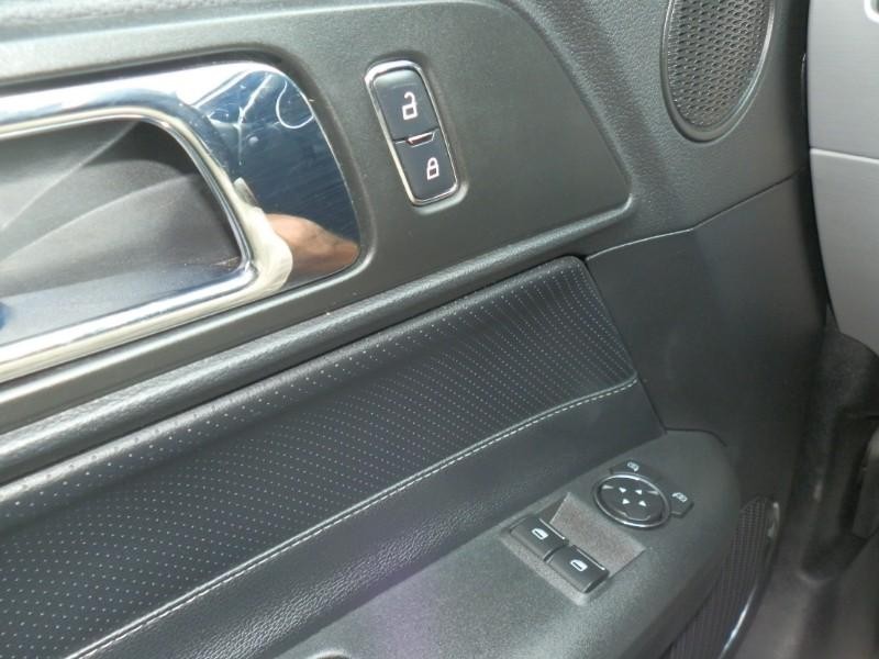 Ford Mustang Vehicle Full-screen Gallery Image 24