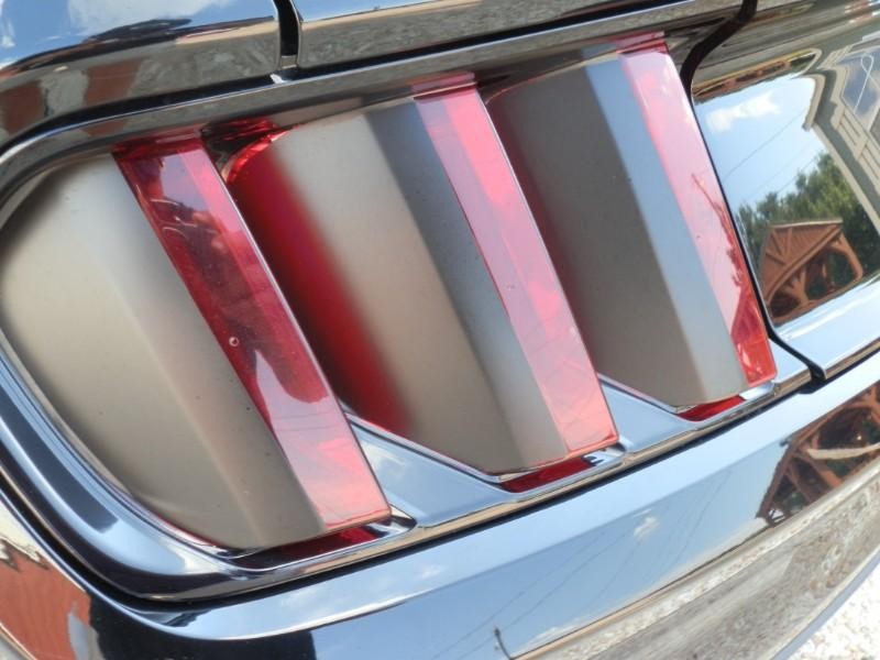 Ford Mustang Vehicle Full-screen Gallery Image 31