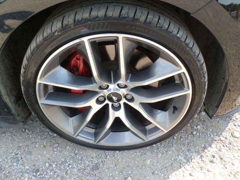 Ford Mustang Vehicle Full-screen Gallery Image 33