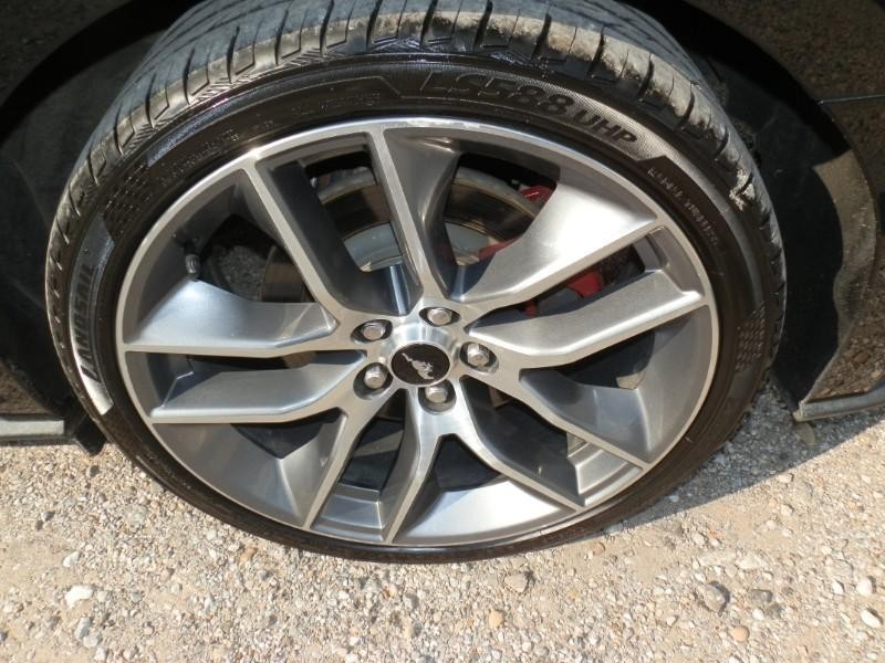 Ford Mustang Vehicle Full-screen Gallery Image 35