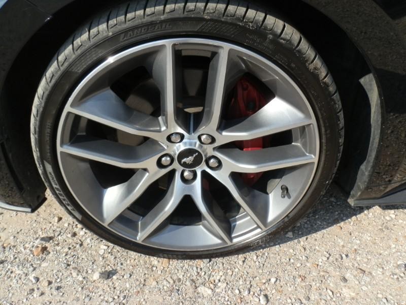 Ford Mustang Vehicle Full-screen Gallery Image 36