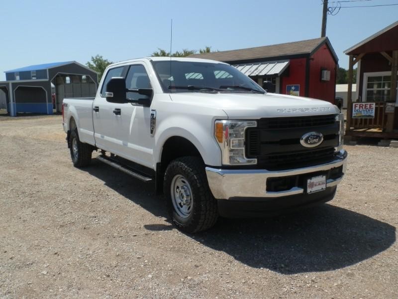 Ford Super Duty F-250 Vehicle Full-screen Gallery Image 03