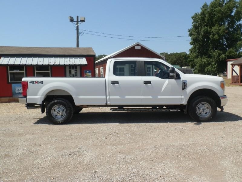 Ford Super Duty F-250 Vehicle Full-screen Gallery Image 06