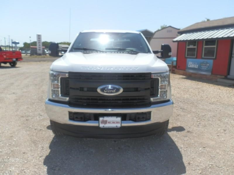 Ford Super Duty F-250 Vehicle Full-screen Gallery Image 07