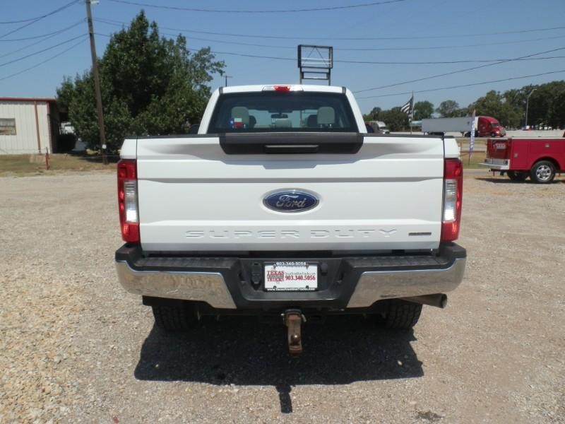 Ford Super Duty F-250 Vehicle Full-screen Gallery Image 08