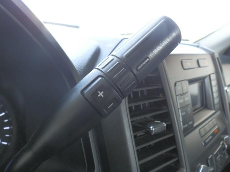 Ford Super Duty F-250 Vehicle Full-screen Gallery Image 21