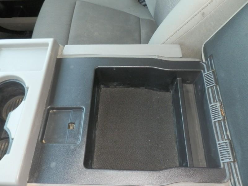 Ford Super Duty F-250 Vehicle Full-screen Gallery Image 23