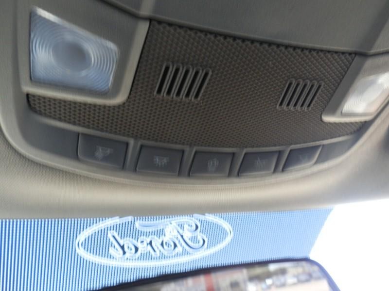 Ford Super Duty F-250 Vehicle Full-screen Gallery Image 27