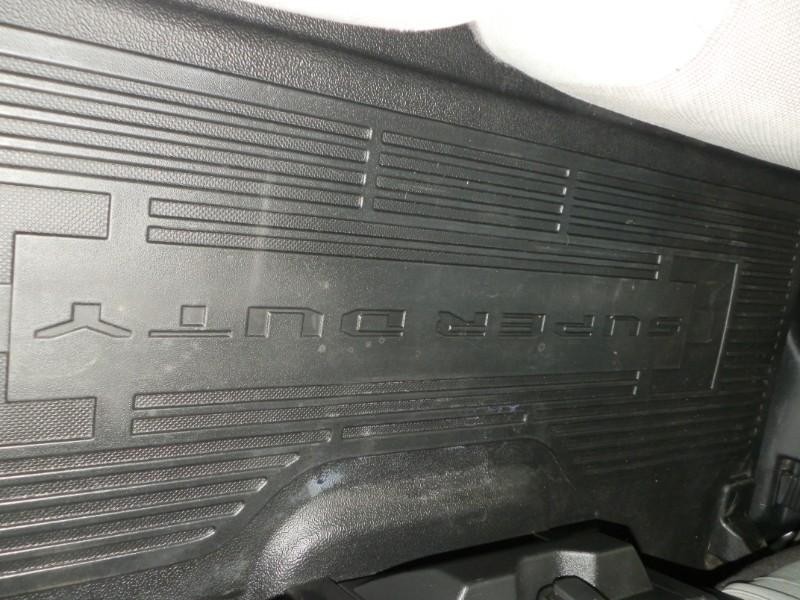 Ford Super Duty F-250 Vehicle Full-screen Gallery Image 30