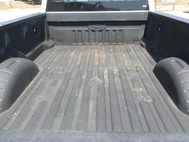 Ford Super Duty F-250 Vehicle Full-screen Gallery Image 32