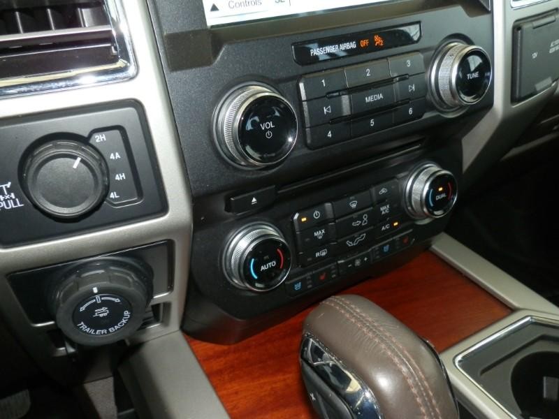 Ford F-150 Vehicle Full-screen Gallery Image 18