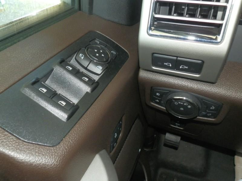 Ford F-150 Vehicle Full-screen Gallery Image 23