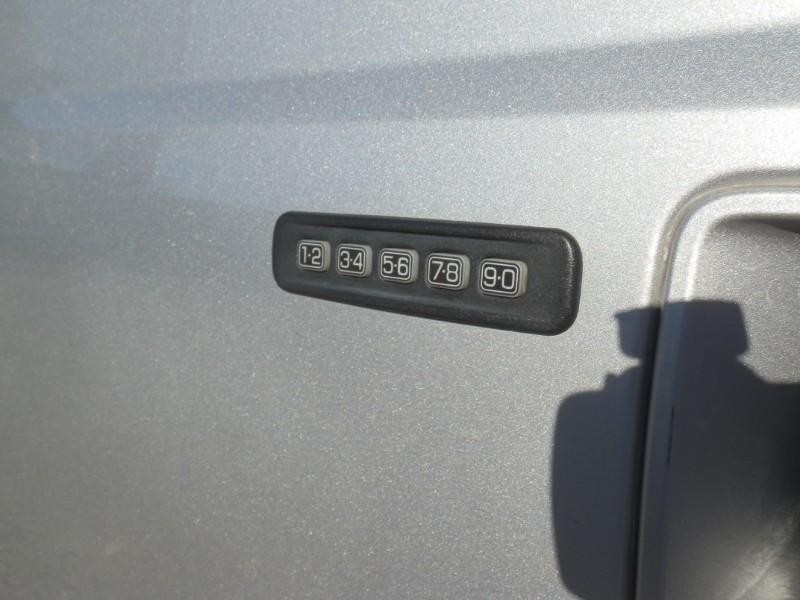 Ford F-250 Vehicle Full-screen Gallery Image 11