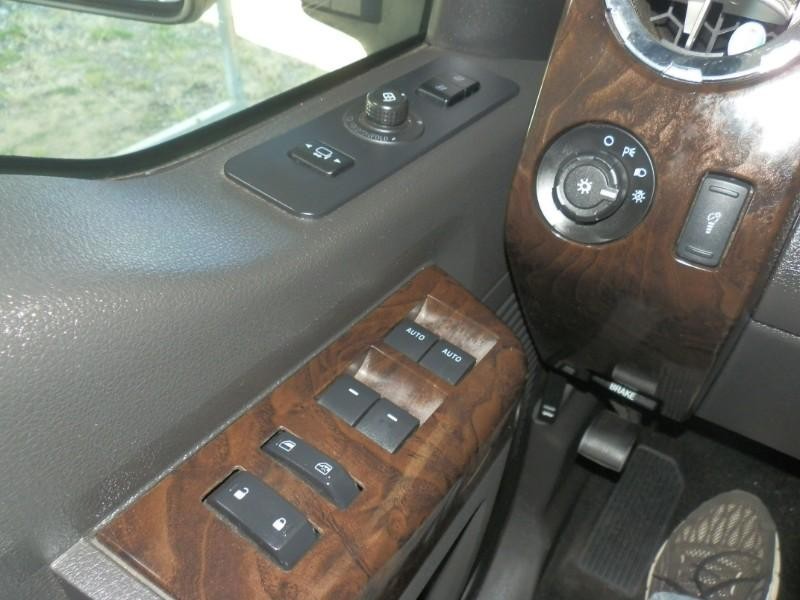 Ford F-250 Vehicle Full-screen Gallery Image 23