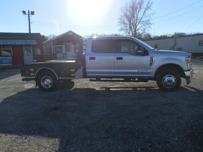 Ford Super Duty F-350 DRW Vehicle Full-screen Gallery Image 08