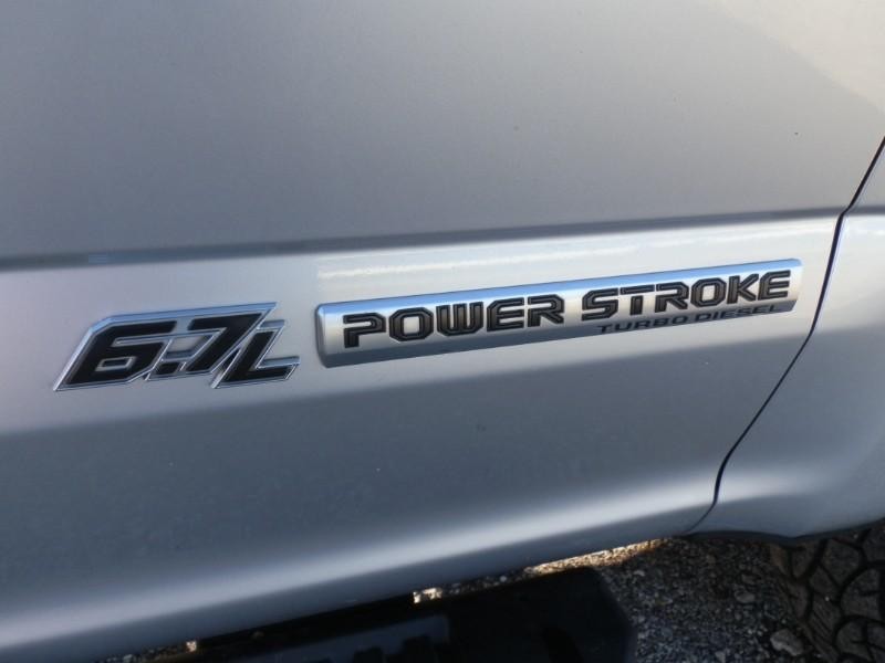 Ford Super Duty F-350 DRW Vehicle Full-screen Gallery Image 10