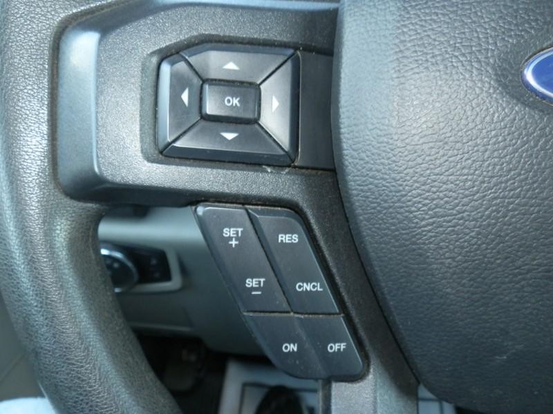 Ford Super Duty F-350 DRW Vehicle Full-screen Gallery Image 11