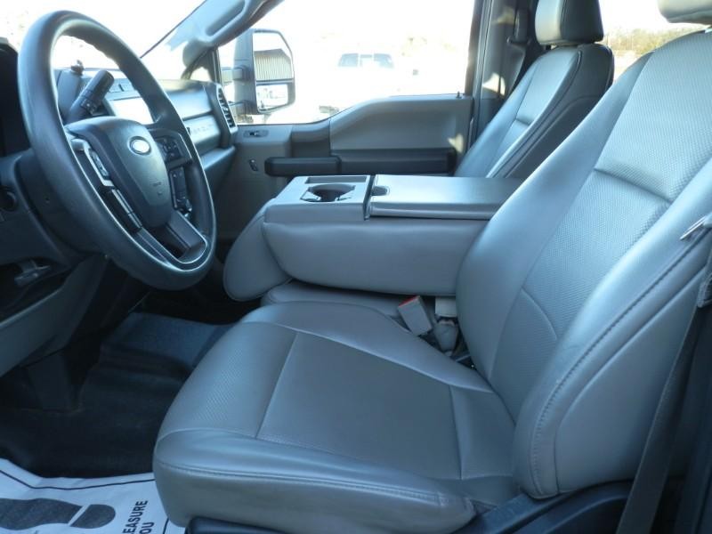 Ford Super Duty F-350 DRW Vehicle Full-screen Gallery Image 13