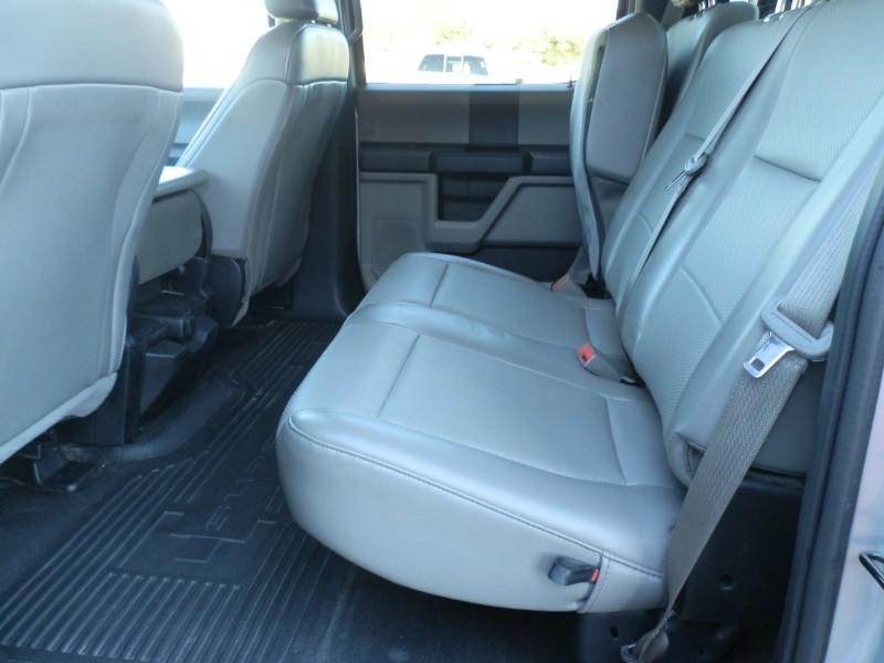 Ford Super Duty F-350 DRW Vehicle Full-screen Gallery Image 14