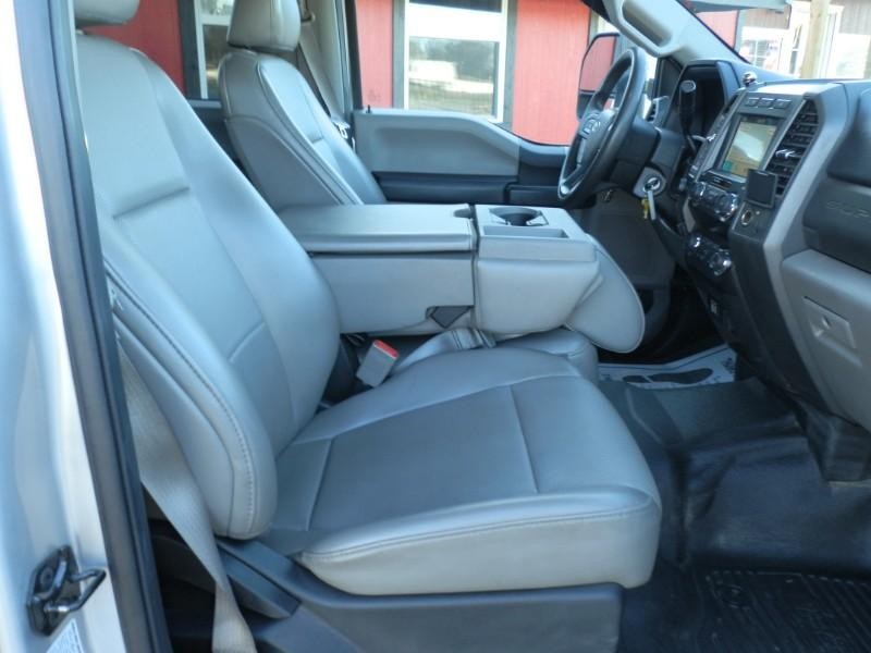 Ford Super Duty F-350 DRW Vehicle Full-screen Gallery Image 15