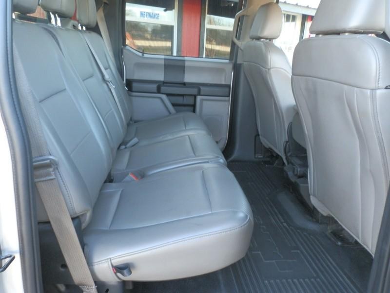 Ford Super Duty F-350 DRW Vehicle Full-screen Gallery Image 16