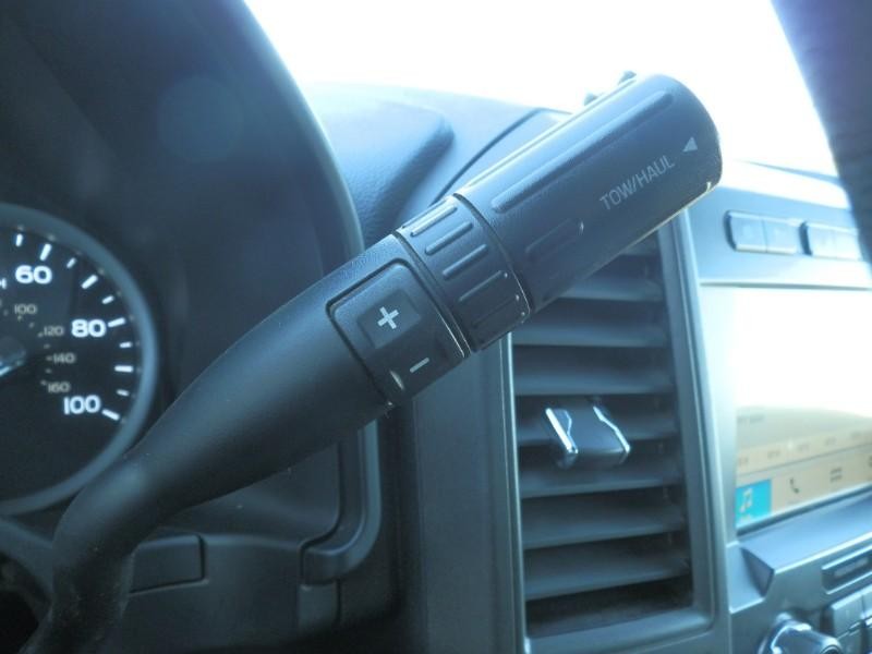 Ford Super Duty F-350 DRW Vehicle Full-screen Gallery Image 23