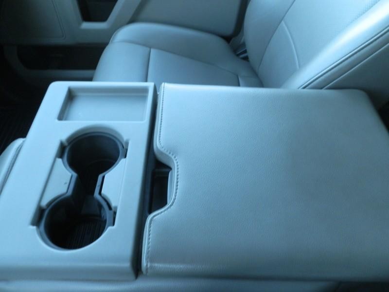 Ford Super Duty F-350 DRW Vehicle Full-screen Gallery Image 25