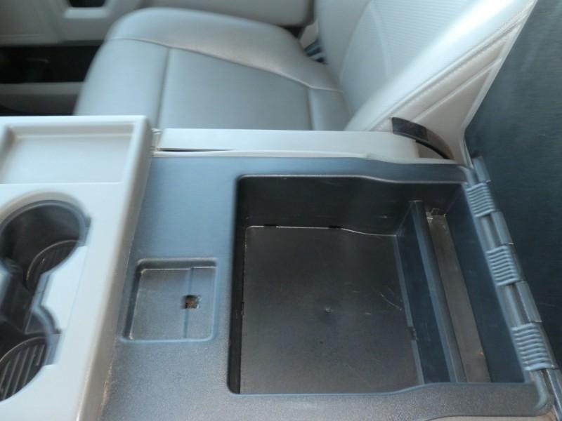 Ford Super Duty F-350 DRW Vehicle Full-screen Gallery Image 26