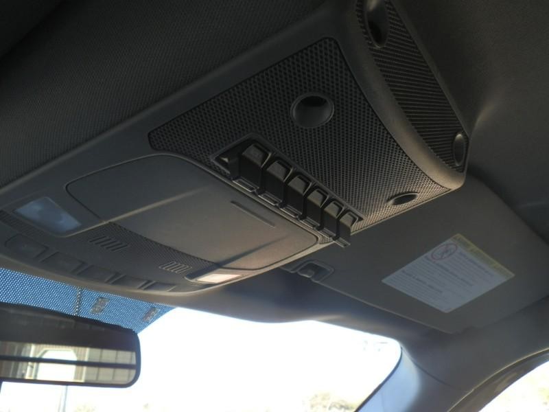 Ford Super Duty F-350 DRW Vehicle Full-screen Gallery Image 27