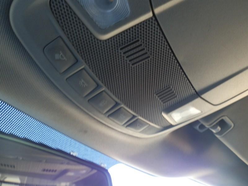 Ford Super Duty F-350 DRW Vehicle Full-screen Gallery Image 28