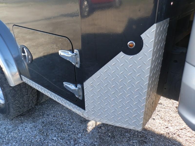 Ford Super Duty F-350 DRW Vehicle Full-screen Gallery Image 30